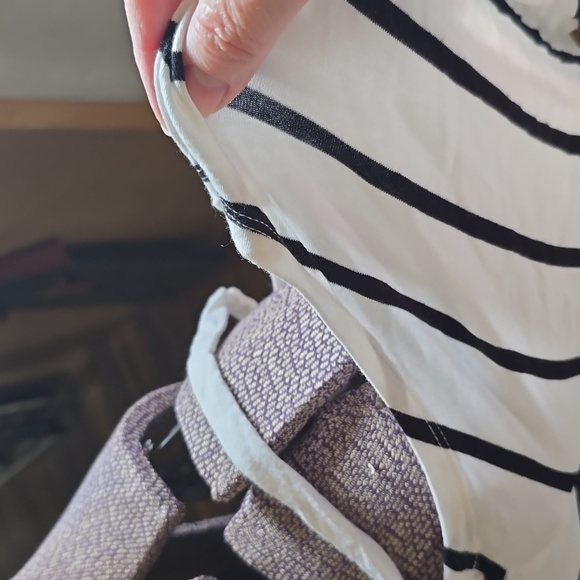 White House Black Market Top Size Medium. - Picture 2 of 3